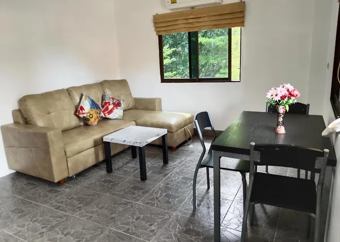 Apartment: Phratamnak Inn - 100 Meter From Beach